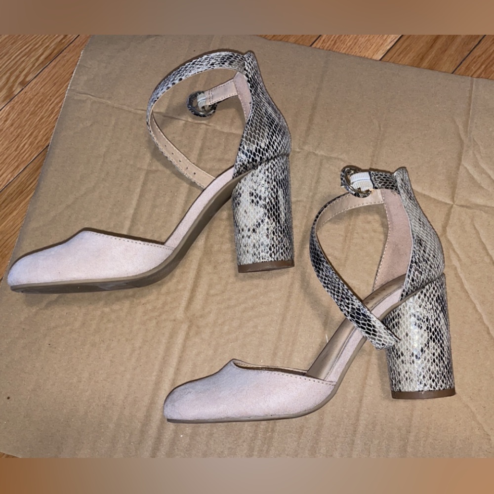 Lauren Conrad Closed Toe Nude with Snakeskin Heel Size 6